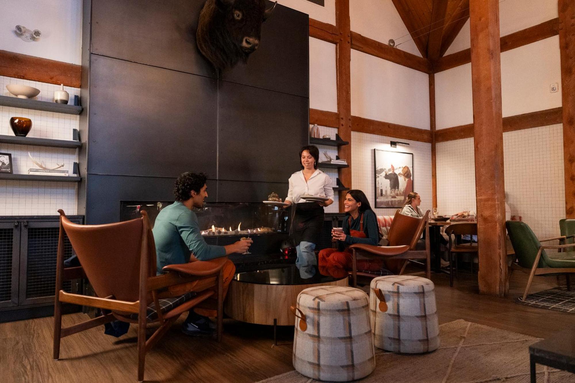 BUFFALO MOUNTAIN LODGE BANFF | CHOOSE YOUR STAY IN BANFF | BOOK NOW & SAVE