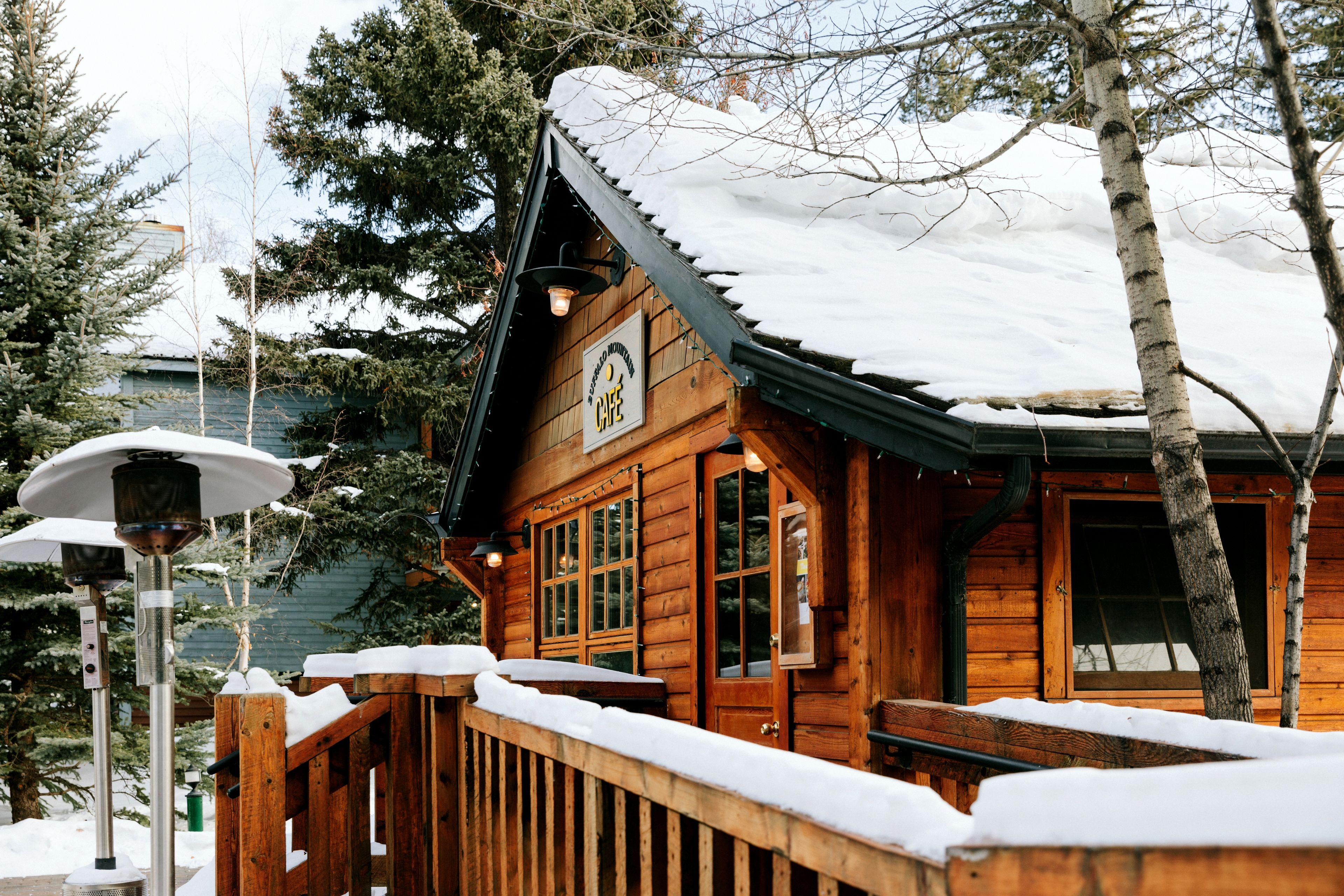 BUFFALO MOUNTAIN LODGE BANFF | CHOOSE YOUR STAY IN BANFF | BOOK NOW & SAVE